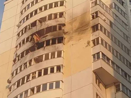 Атака дронов ВСУ на Московскую область: кадры последствий удара по дому в Чехове