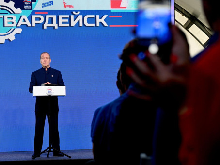 Россия находится в очень важной точке завершения СВО, заявил Медведев