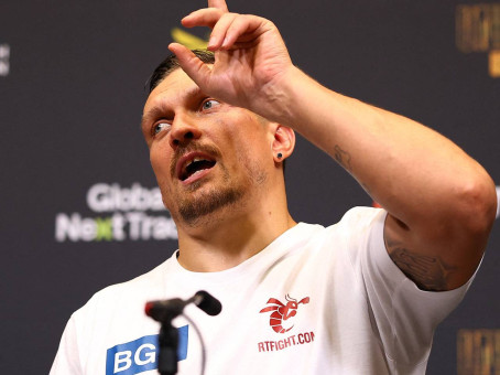 Усик отказался драться против бывшего чемпиона UFC