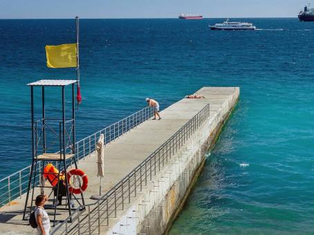 Власти Крыма выпустили заявление после атаки безэкипажного катера ВСУ на Ялту