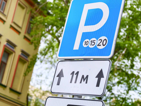 Петербурженке выписали штраф на 41 млн рублей за неоплаченную парковку
