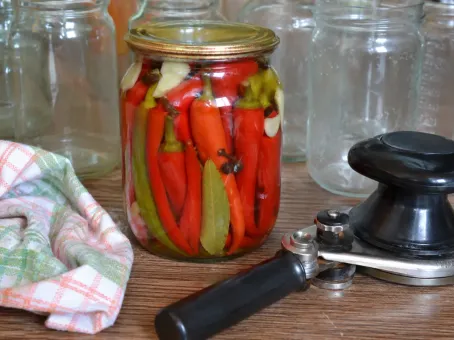 Рецепт вкусных маринованных перцев, которые согреют желудок зимой