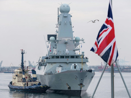ВМС Британии заявили, что наблюдали за российскими кораблями в Ла-Манше