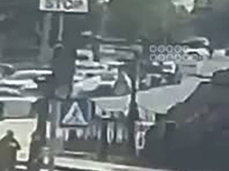 Появились кадры удара по зданию СБУ в Киеве
