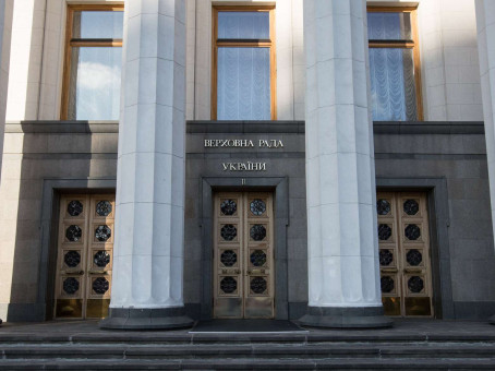 Зеленский "прикончил" карьеру своего соратника Кравченко, направив документ в Раду