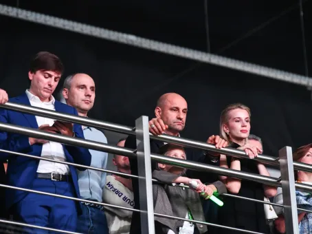 На безымянном пальце подруги уральского полпреда появилось кольцо