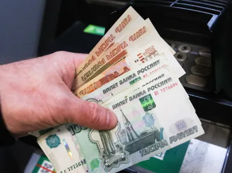 Кому поднимут пенсии в России с 1 октября 2026 года