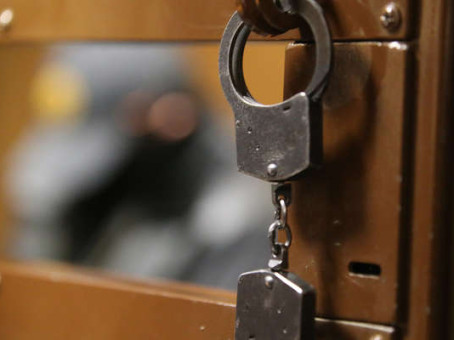 Житель Тюменской области изнасиловал 16-летнюю девочку в деревенском доме