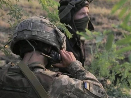 Украинский комбриг прямо во время боев уехал на фуршет к Зеленскому: солдат оставили умирать