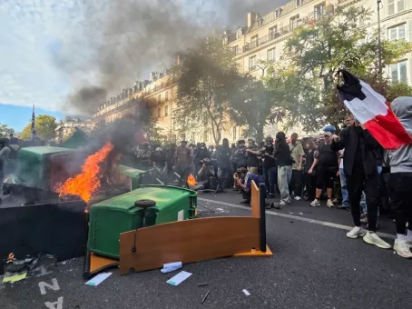 Разграбленные магазины и сожженные машины: как проходят протесты во Франции