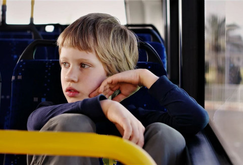 Мама попросила уступить место ее ребенку:  ответ был  гениален