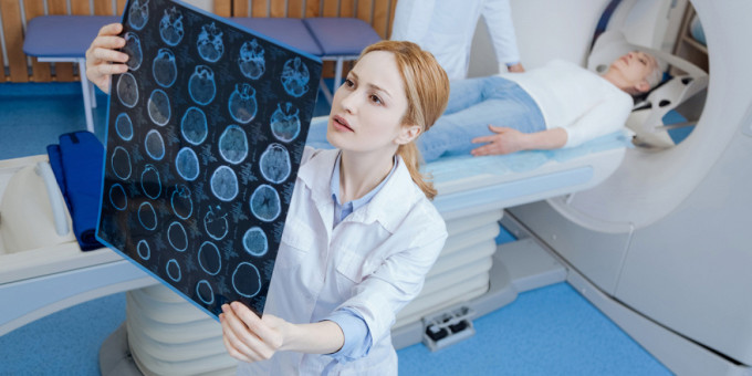 Врачи рассказали, в каком возрасте заболевают раком