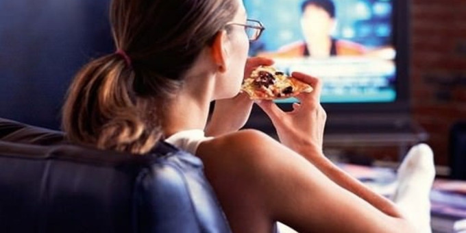 Ученые: есть в одиночестве опасно для здоровья