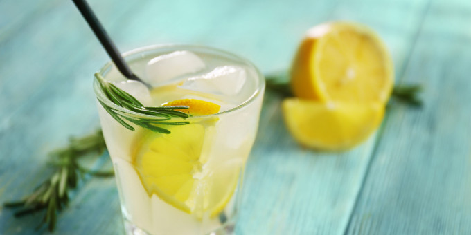 Какую опасность несут кусочки лимонов в напитках и коктейлях