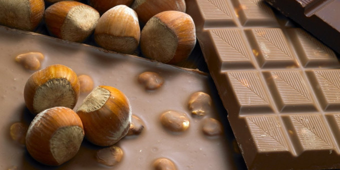 Почему не рекомендуется хранить шоколад в холодильнике