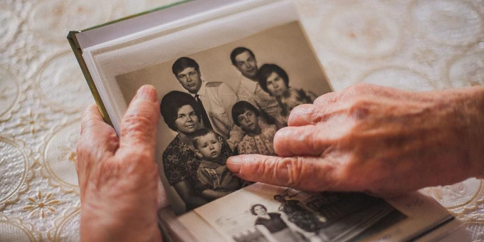 Чего нельзя делать с фотографиями умерших: запомните на всю жизнь