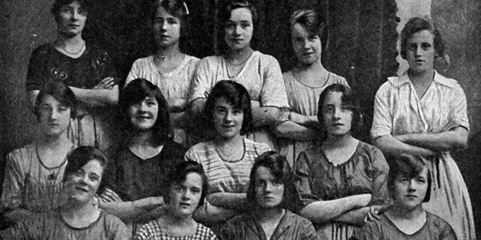 Тайна этого снимка, сделанного в 1900 году, пугает и сегодня