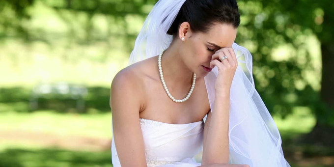 Жених бросил невесту прямо на свадьбе, показав гостям ее измену на видео