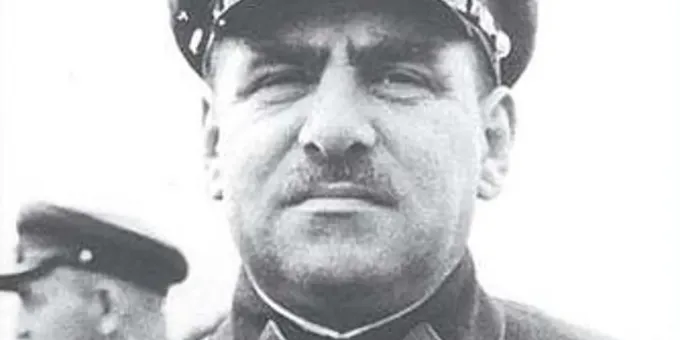 Зачем первый маршал СССР называл себя Василием Блюхером?