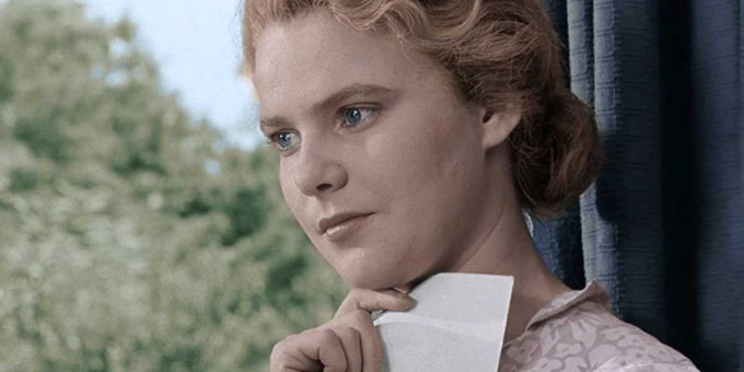 Как сложилась судьба прекрасной учительницы с Заречной улицы