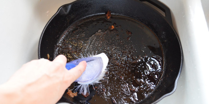 Как отчистить сковородку от нагара без химии