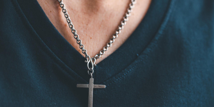 Как нельзя обращаться с нательным крестом