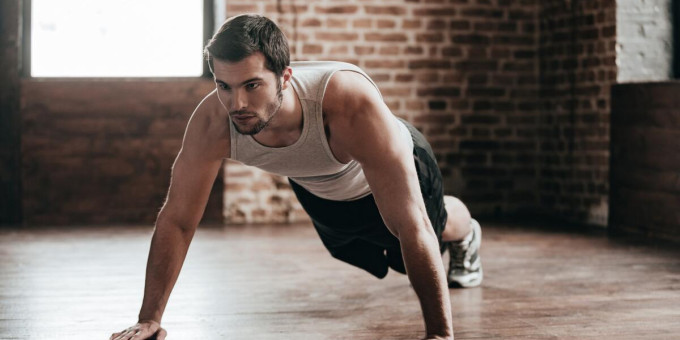 Отжимайтесь месяц по 100 раз в день: что произойдет с телом