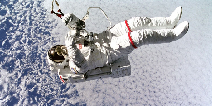 Что произойдет, если снять скафандр в открытом космосе