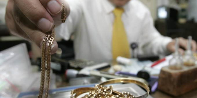 Кому категорически нельзя носить золото