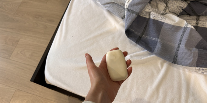 Зачем класть мыло под простынь: вы захотите сделать так-же