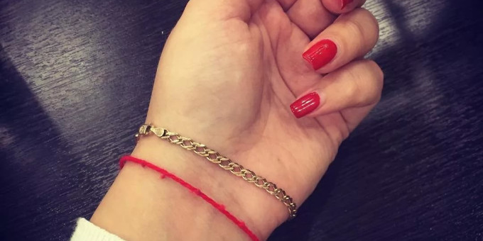 Что произойдет, если долго носить красную нитку на запястье