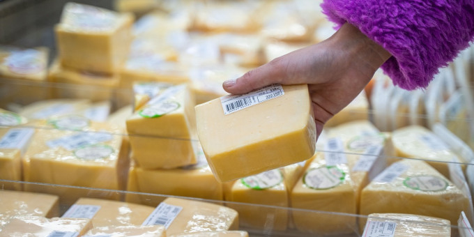 Как отличить настоящий сыр от подделки: самый простой способ