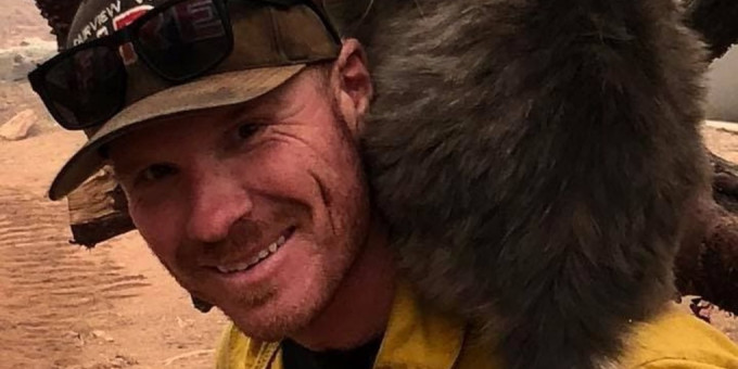 Пожарный спас кошку, и её благодарности не было предела