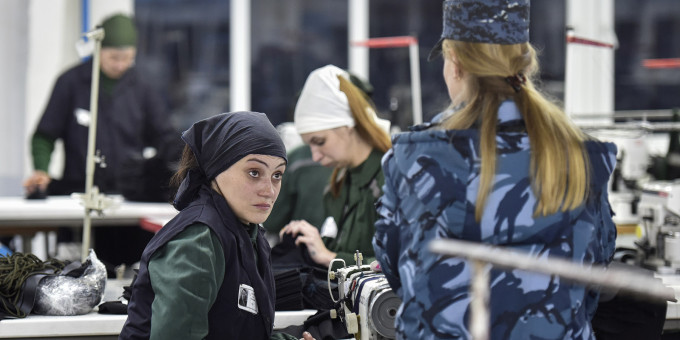 Что происходит за решеткой в женских тюрьмах