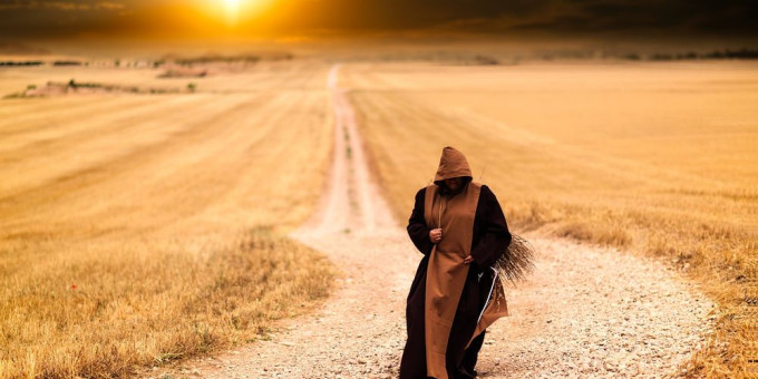 Тайна «светящегося монаха»: кем он был на самом деле