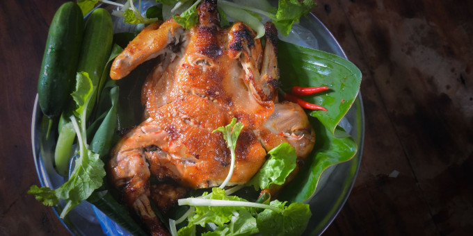 Врачи назвали самую опасную часть курицы