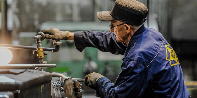 Сколько составит прибавка для ветеранов труда: новые данные