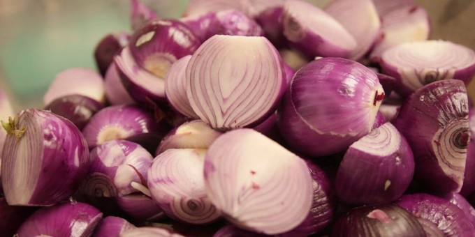 Что произойдет, если положите в ухо сердцевину лука