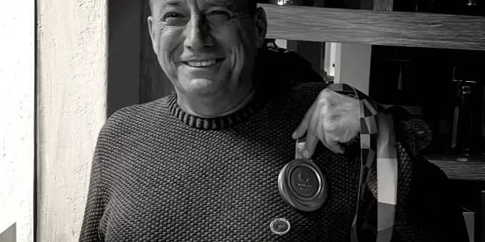 Знаменитый экс-политик застрелен на похоронах собственной матери