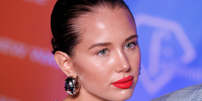 Экс-невесту Лепса заподозрили в романе с молодым