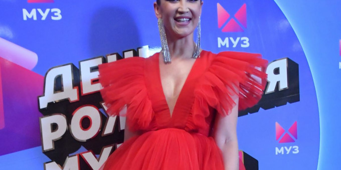 Бузова проводит время на отдыхе с новым мужчиной