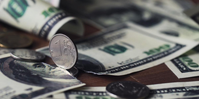 В России оценили прогноз по курсу рубля к концу 2026 года