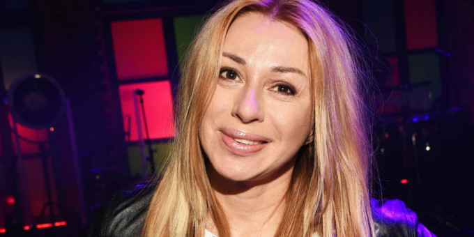 «Сбросила 20 лет»: 61-летняя Апина явила миру новую себя