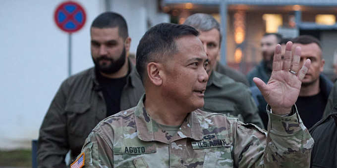 Странное поведение генерала США в Киеве: правда вышла