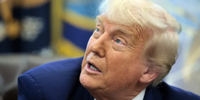 СМИ раскрыли, зачем Трамп идет на сближение с Россией