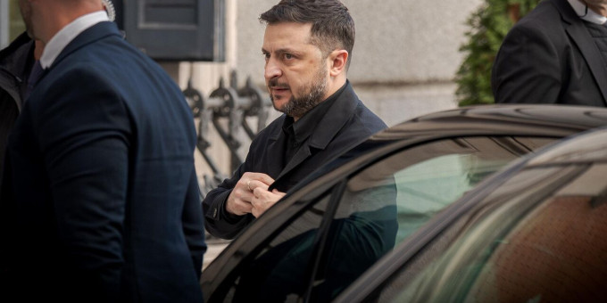 Запад признал провал: Зеленского гонят в Москву