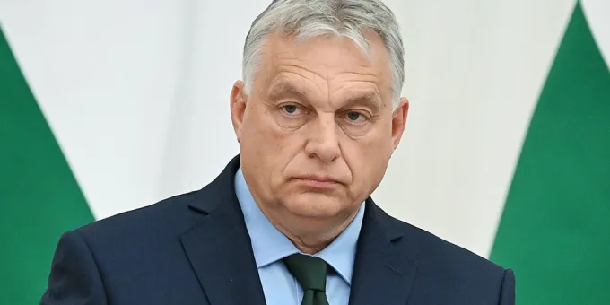 Выступление Орбана прервали: что он бросил в ответ толпе