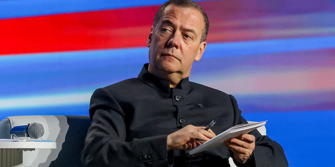 «Оружейный барон» в Заливе: Медведев высмеял визит Зеленского