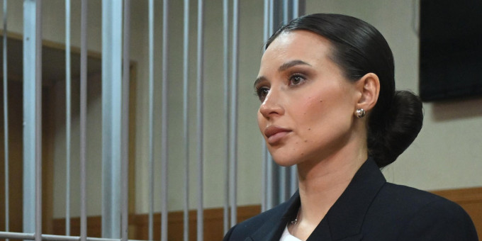 В парике и со слезами: как выглядит онкобольная Лерчек