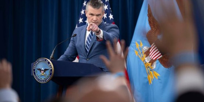 Раскол в США: главу Пентагона изгоняют за один приказ